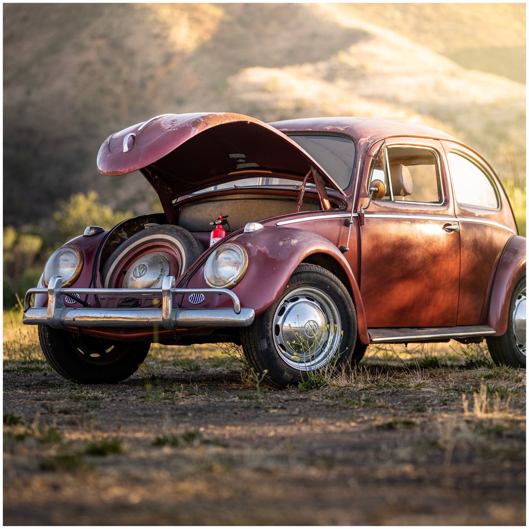 We love all types of classic cars, particularly those cars that we owned or knew growing up and have fond memories of. The VW Beetle is one of those cars; was it fast? Of course not. Was it luxurious? Never. But was it fun to drive and own? Always 😊
. .
#vwbeetle #carenthusias