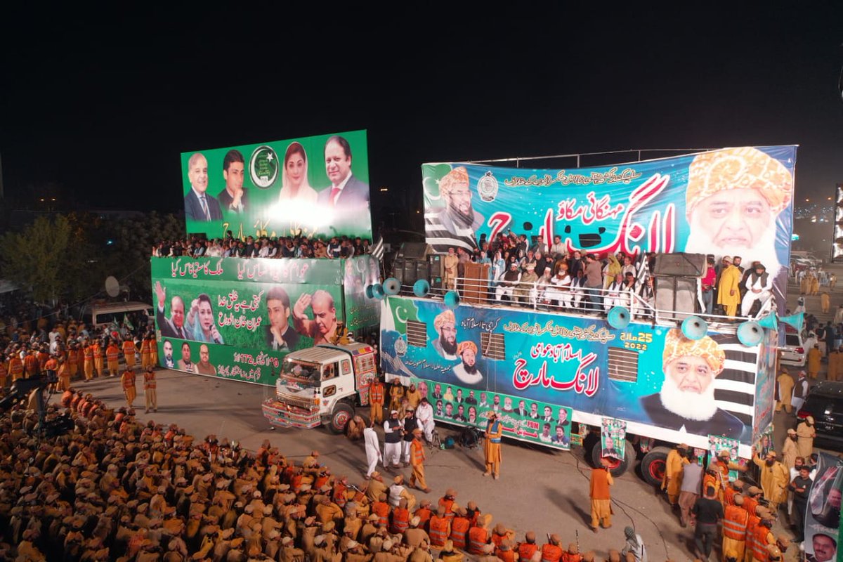 ZahidSHashmi's tweet photo. سرینگر ہائی وے اسلام آباد میں مشترکہ اپوزیشن کا عظیم الشان جلسہ۔ پاکستان کے عوام نے سلیکٹڈ اعظم کو ریجکٹ کرکے گھر بھیجنے کا فیصلہ سنا دیا۔ اقتدار کے ایوانوں کو پاکستان کے حقیقی نمائندوں کے حوالے کیا جائے۔
#JUIMarchUpdate #مہنگائی_مکاؤ_مارچ https://t.co/aXFTcbgIHg