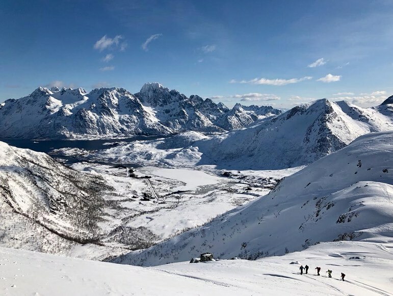 MintSnowboard's tweet photo. Photos can never do this place justice… just stunning 🤩

It’s been a bluebird powder day on day 1 of our Lofoten Splitboard Trip in arctic Norway.

#dreamynorway #cold #splitboardingistheanswer #lofoten #mintsnowboarding https://t.co/1KKYycACy8 https://t.co/AKEcyQSkTm