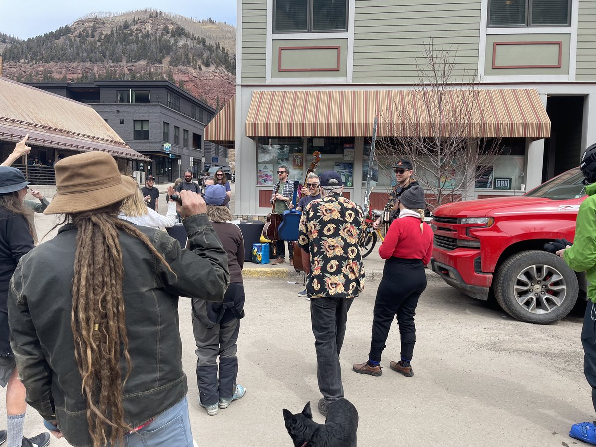 PhishDicksRef's tweet photo. Impromptu Infamous @stringdusters jam on the streets of Telluride. Who’s got my extra for tonight’s show? #InfamousStringdusters #Stringdusters #Dusters https://t.co/0OfWgl6cfD