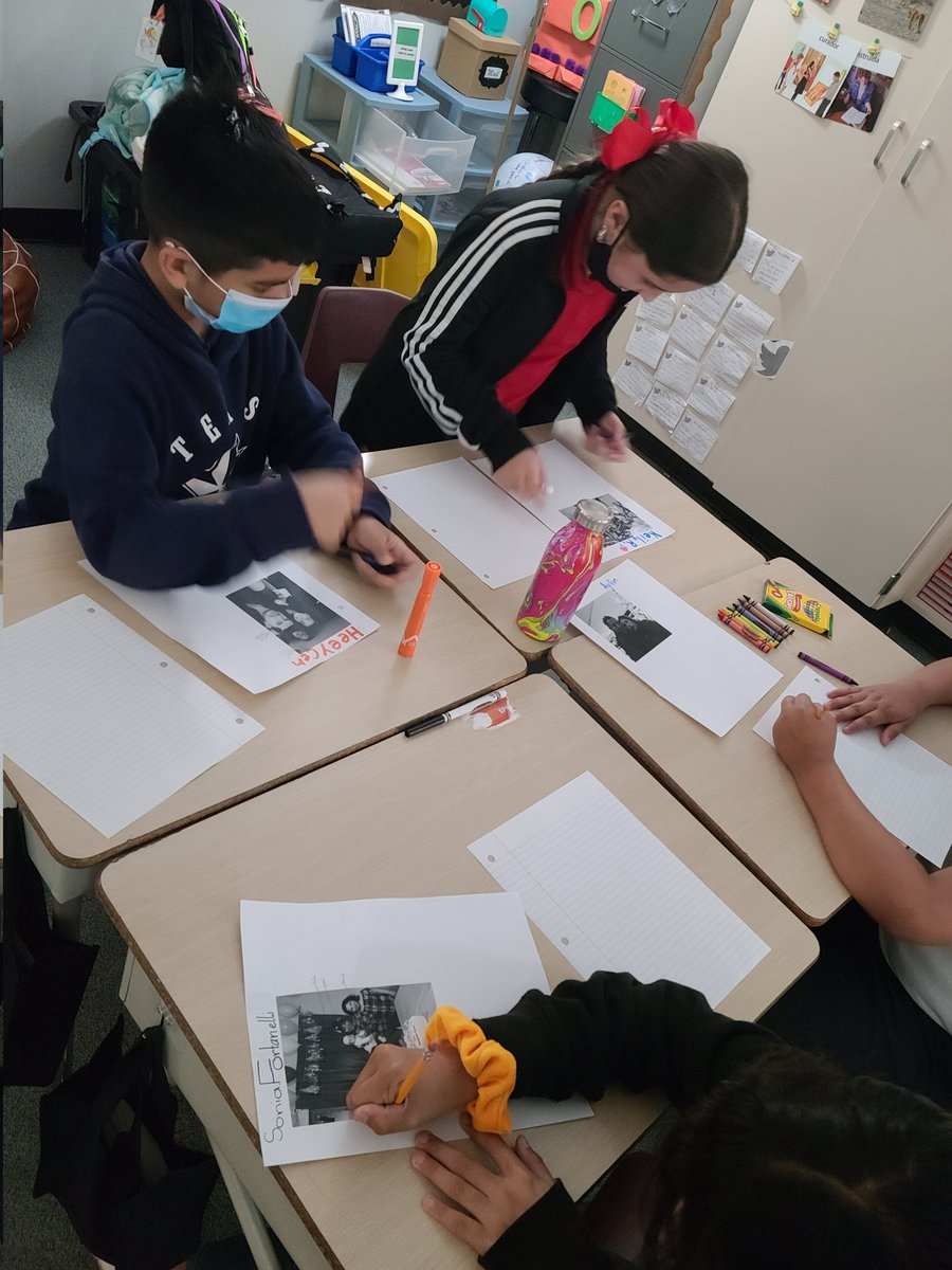 MsGutierrez17th's tweet image. Estamos aprendiendo sobre rasgos heredados y comportamientos aprendidos y los chicos están analizando fotografías de su familia 👨‍👩‍👦‍👦 @ExplorersCol @AliefScience #traits #learnedbehavior