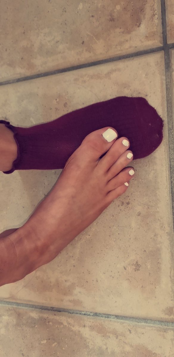 White toes vs socks 🧦
