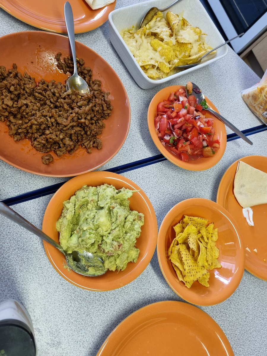 MatthiasEmma_'s tweet photo. Throwback to Friday last week when the fab four made their own guacamole and salsa from scratch ๐ฎ The chilli cheese mix proving to be a little too hot!๐ฅ I did have a cheeky taste of the nachos though! Yum!
#wellbeing #cooking #sqa #healthychoices #education #hslw #forres https://t.co/TBkMu6zr8H