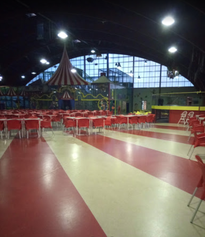 RealNiffuHours's tweet photo. Liminal spaces

Circus Bruul in Geel
The real Kempenkinderen will know https://t.co/JziEUOKlNw