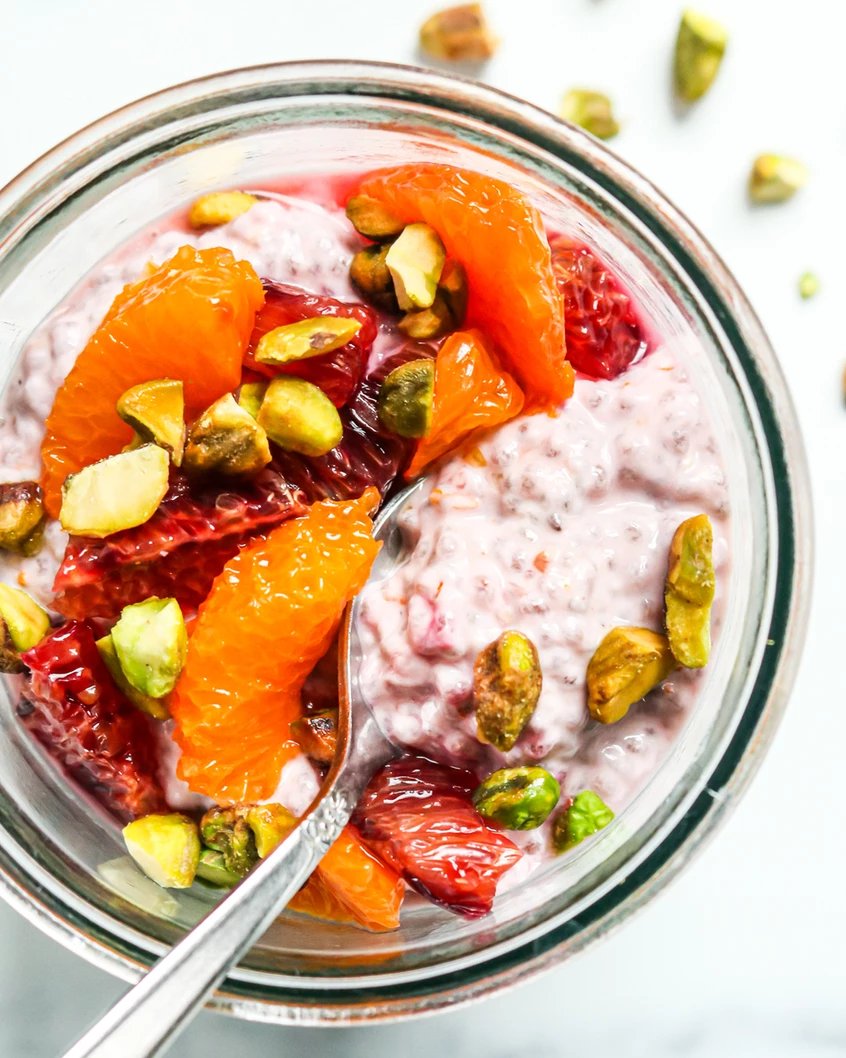 Who doesn’t love citrus for breakfast? These creamy, dreamy chia yogurt parfaits make delicious use of the zest, juice, and segments from any sweet citrus fruits in our PIP weekly box. uglyfoodmakeover.com/single-post/ci…