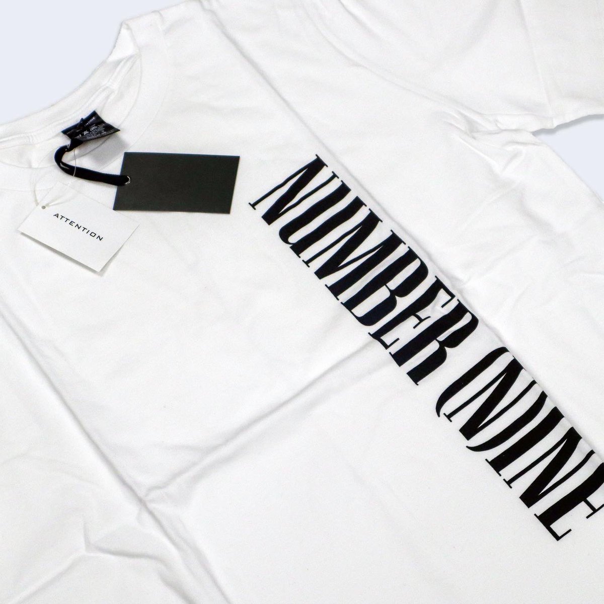 Curated479's tweet photo. Number Nine Logo T-Shirt

Classic logo graphic T-shirt. This shirt is new with tags, keep them on if you really want to show off.

Measurements:
Marked size 3 
Shoulder 17”
Chest 21.5“
Length 26“

#curated #curated479 #numbernine https://t.co/lVVEsig7jM