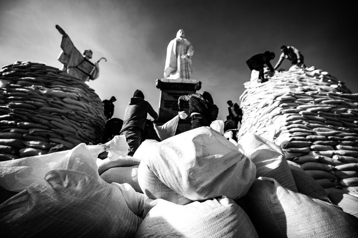 IdunnGoddess's tweet photo. Protecting our statues and monuments in #Kyiv from russian missiles with sand bags. These three pictures are my favourite. #StopRussia #UkrainianArt https://t.co/VL5f5dTG6a