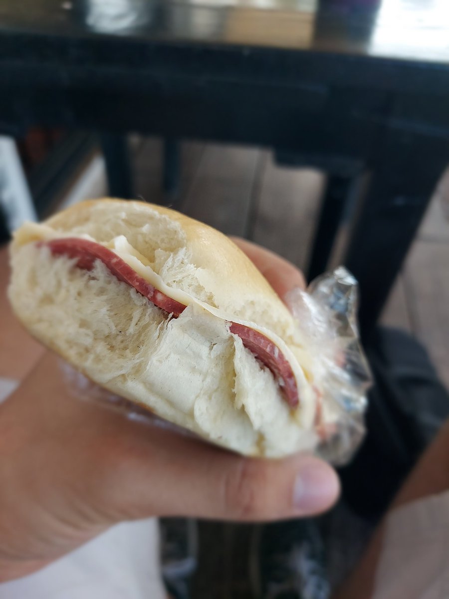 Pebetedesame's tweet photo. Hi people who follow on main! Here, have a pebete de salame https://t.co/kovpXYqhTk