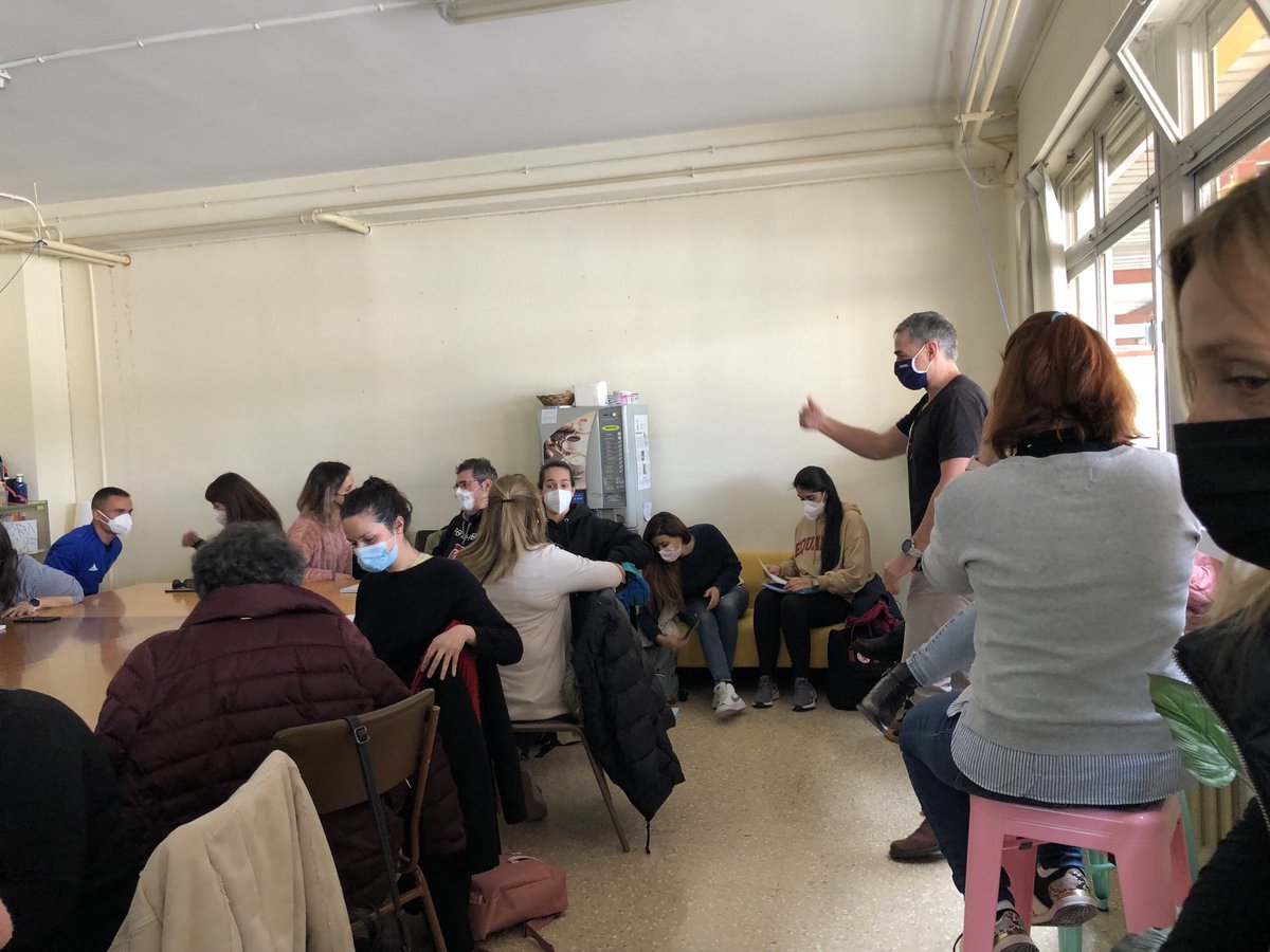 CeipHispanidad's tweet photo. Hoy hemos tenido la suerte de compartir un ratito juntos con Dioni y @martinpinosq La suerte es que sumamos y multiplicamos con @PivaAragon 😜 Gracias https://t.co/ybSRuybbw3