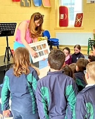 SandraOman1's tweet photo. Another week, another project! Straight down to Waterford today in chat and make music in 4 schools as part @B_V_O_F @MGWaterford 's #DiscoverSinging and #DiscoverOpera projects. Talked about the many aspects of opera, listened to them sing #vapensiero #verdi & we sang together! https://t.co/QOFnxouZoG