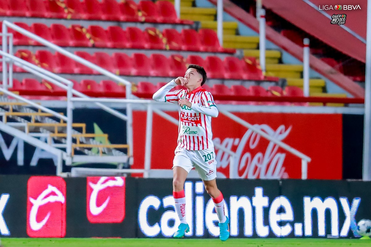 LigaBBVAMX's tweet photo. La 'Joya' 💎 de @ClubNecaxa, @Heriber40201217 🤩

Con 17 años, ya demuestra su extraordinaria calidad. 

#LigaBBVAMX ⚽ #GritaMéxicoC22 https://t.co/PLiAKhgYiF