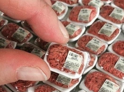 AMwzr's tweet photo. KDV 18 de olsa 
Sıfır da olsa 
Ekmek 10 TL olsa da
Market ler toptancılar namuslarını etiketin üstüne koyup satsa bile 
Bizi etkilemez 
Çünkü porsiyon larımız küçük artık 
Doymayanlar düşünsün https://t.co/VSPRIqz1gW