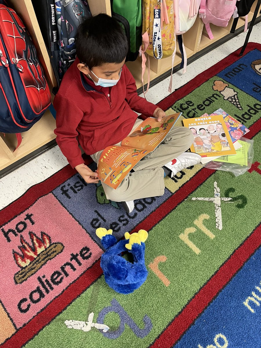 LJimenez93's tweet photo. Read to a buddy, read to a friend 📚👩🏻‍🏫 #DropEverythingAndRead #FirstGrade #Botello https://t.co/IY2ratBfbL
