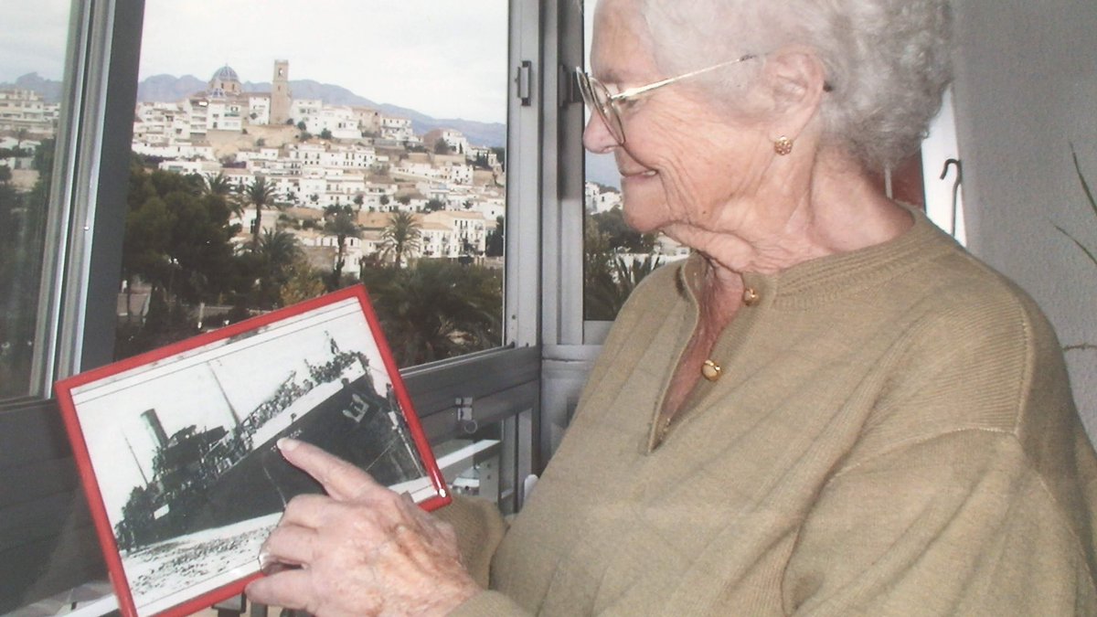 marprzg's tweet photo. Ventura Martí Pérez, Altea 1913. Va ser cuidadora dels xiquets refugiats en la primera colònia infantil a Altea. Com sabeu a mesura que es va anar reduint el teritori de la República anàven arribant refugiats a Alacant des de la resta del territori. https://t.co/WHWtYDex07