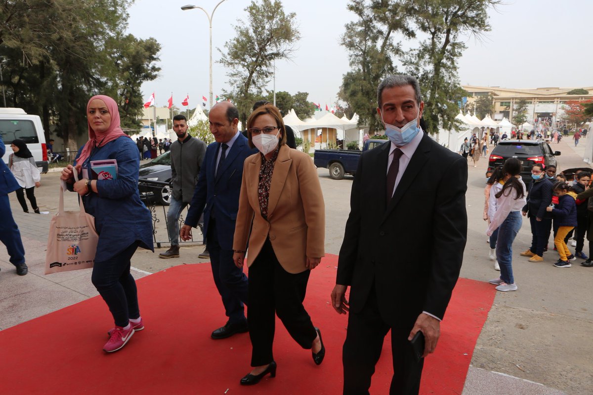 DigitalSila's tweet photo. وزيرة التضامن الوطني كوثر كريكو تزور صالون الكتاب

كشف وزيرة التضامن الوطني والأسرة و قضايا المرأة كوثر كريكو، اليوم الإثنين 28 مارس 2022، خلال زيارتها لصالون الكتاب الدولي الـ 25 أن قطاع التضامن الوطني يعمل على إرساء ثقافة القراءة لدى شريحة الأطفال المسعفين منذ نعومة أظافرهم. https://t.co/Ml4nZc78k7