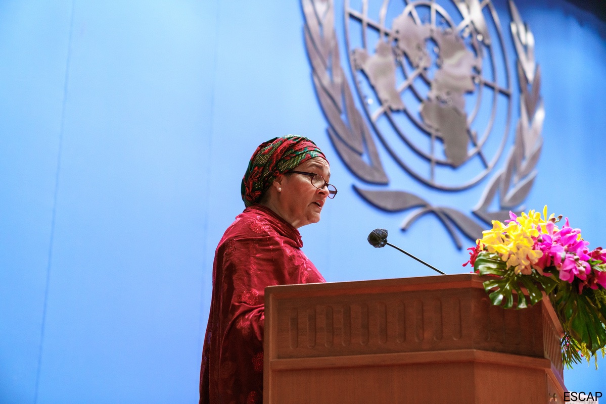 UN's tweet photo. "Together we can – and we will – build a future of peace, dignity &amp; prosperity for all."

At #GlobalGoals Forum, @AminaJMohammed stresses that from transformative education to social protection &amp; safeguarding our planet - we have the power to take action. https://t.co/jhAVe7yyaB https://t.co/6vlpK1GdJ7