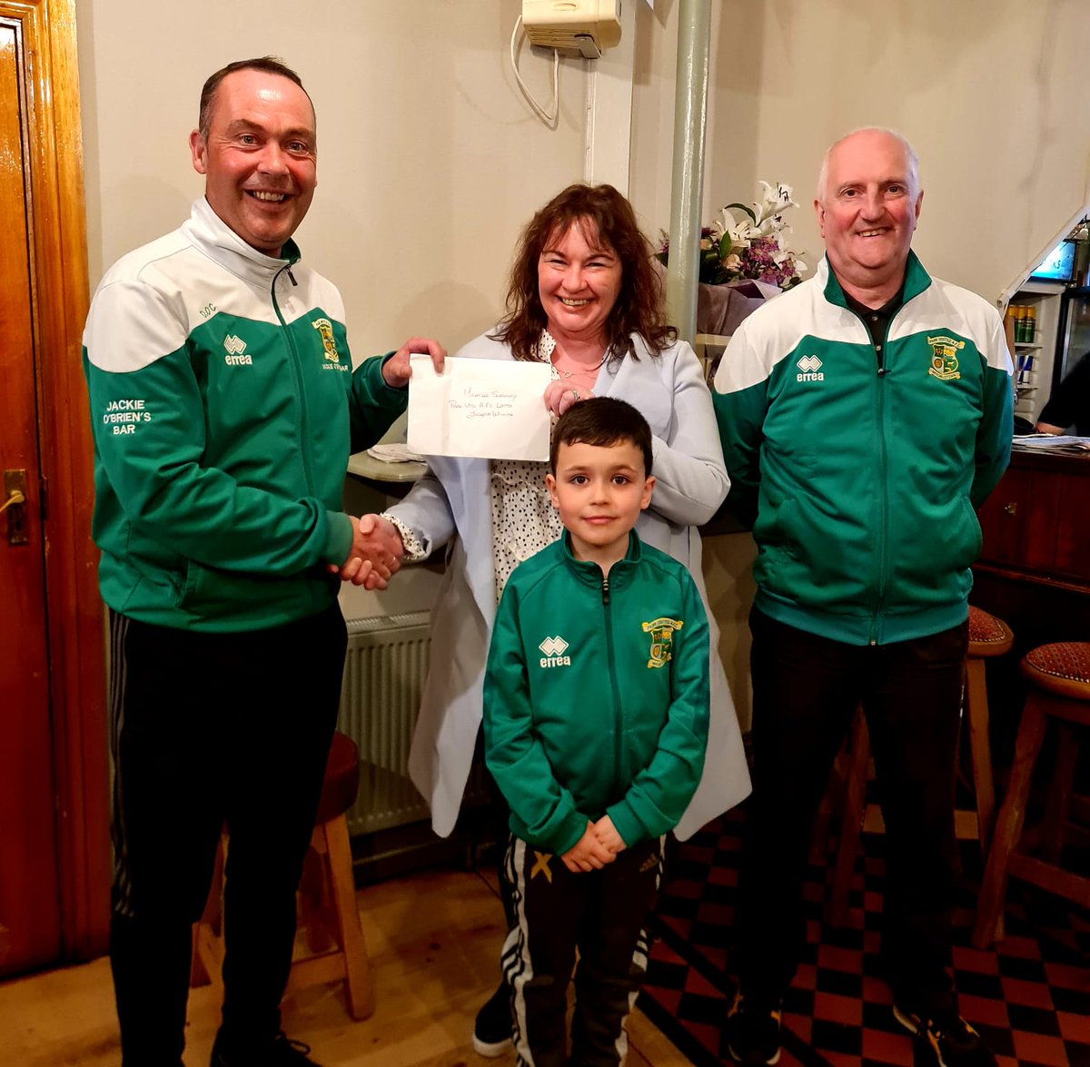 Michelle Sweeney &amp; Charlie receiving last week's Lotto jackpot prize of €4,900 from Dave O'Connor &amp; John Ryan