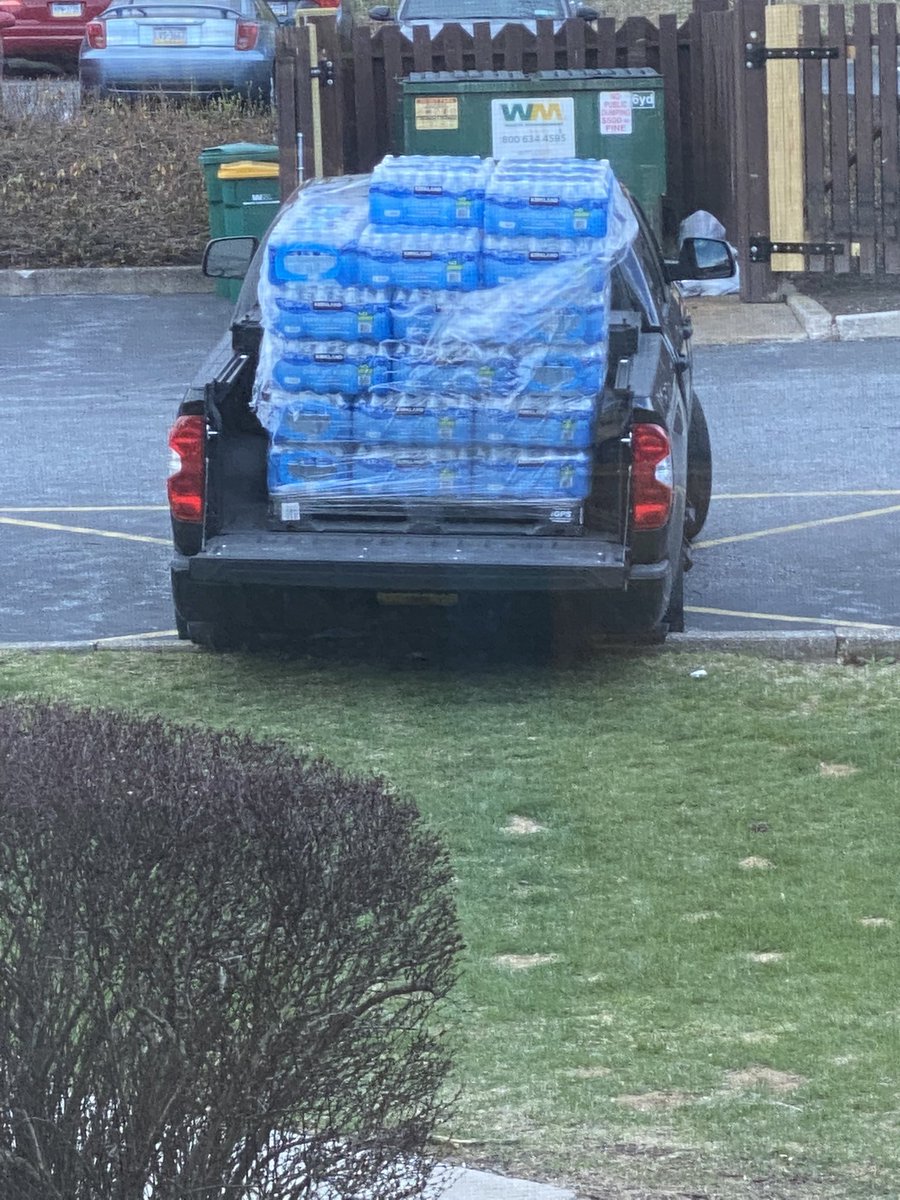 DangerouslyScot's tweet image. My upstairs neighbor (3 Bedroom Apartment) just came back from Costco and are unloading a PALLET of cases of water

I guess they were on sale today