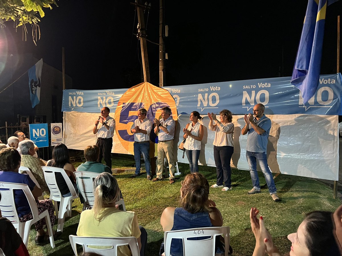 CarlosAlbisu's tweet photo. Con una linda concurrencia nos reunimos en Ceibal junto a la @Lista50 para conversar con los vecinos sobre la #LUC.
¡Cerramos una nueva jornada de militancia junto a la gente! #VotáNOderogar https://t.co/haqM7GxDHP