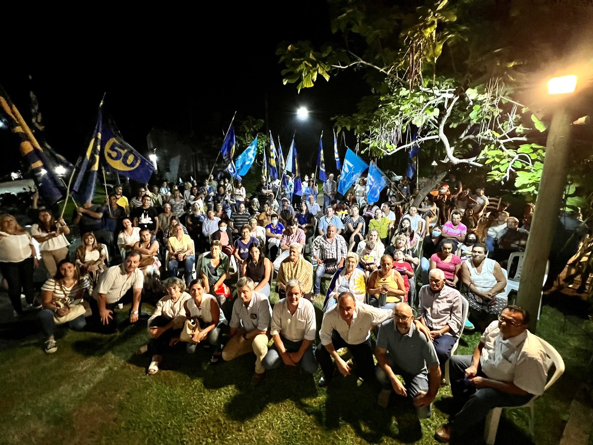 CarlosAlbisu's tweet photo. Con una linda concurrencia nos reunimos en Ceibal junto a la @Lista50 para conversar con los vecinos sobre la #LUC.
¡Cerramos una nueva jornada de militancia junto a la gente! #VotáNOderogar https://t.co/haqM7GxDHP