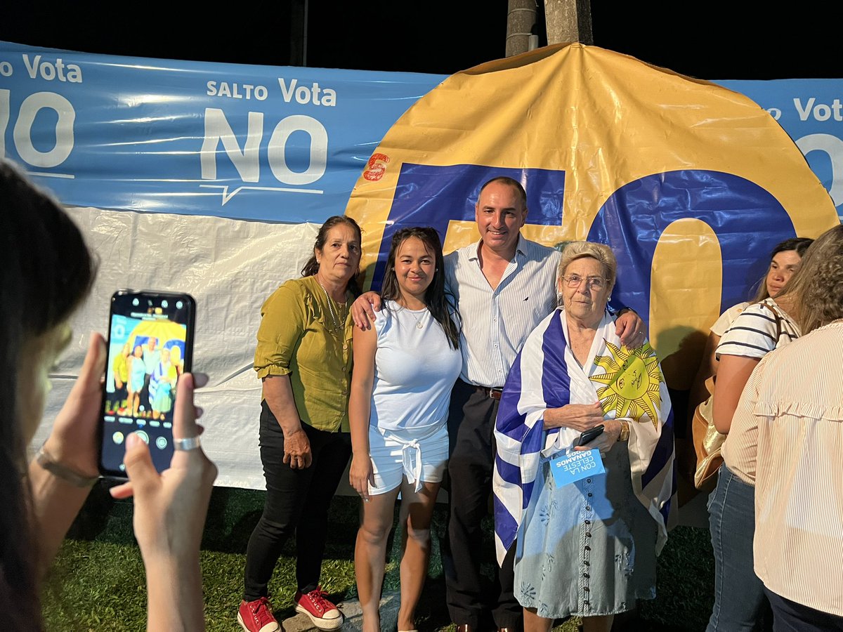 CarlosAlbisu's tweet photo. Con una linda concurrencia nos reunimos en Ceibal junto a la @Lista50 para conversar con los vecinos sobre la #LUC.
¡Cerramos una nueva jornada de militancia junto a la gente! #VotáNOderogar https://t.co/haqM7GxDHP