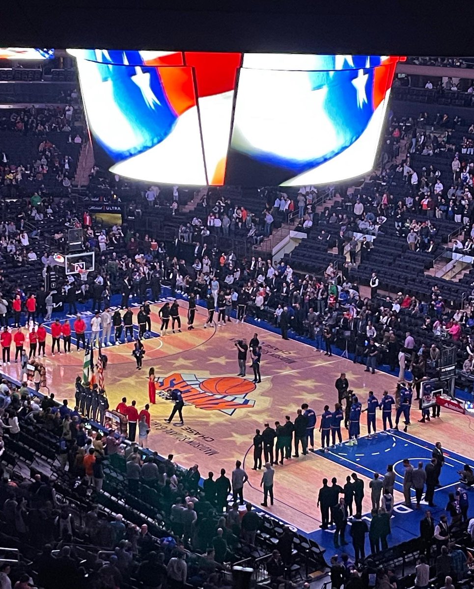 Melissa_Evans91's tweet photo. New York trip 2022 - @nyknicks Vs @trailblazers 🧡🏀 #NYCMSG https://t.co/2ququ4dHvn