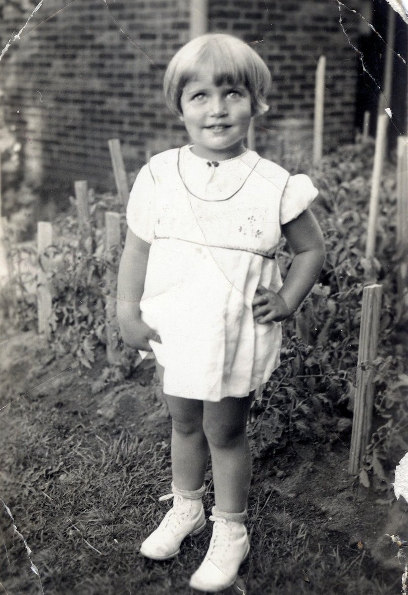 CheriJacobus's tweet image. This little girl's father was a Jewish immigrant from Ukraine who came to America at age 13.
Who is she?