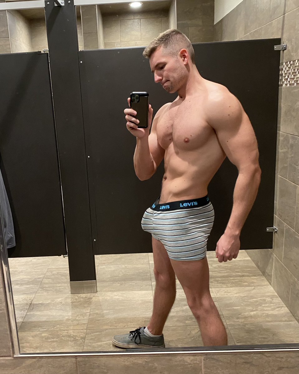 WhatTheEffSci's tweet photo. It feels good to get back in the gym https://t.co/urBg5L5AKB
