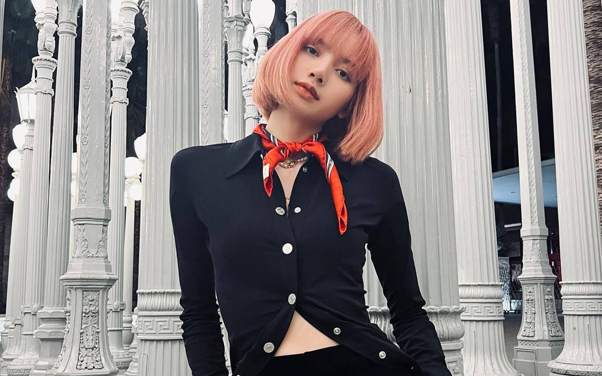 wow_keren's tweet photo. Ini Harga Outfit Kasual Lisa BLACKPINK di Paris yang Kece Parah #Lisa #BlackPink https://t.co/Tw2lKsD7Ok https://t.co/jtwSfTHlUd