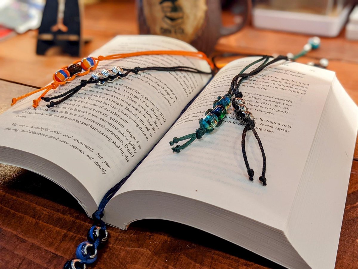 Sometimes it's a challenge to focus when reading, whether you're studying or cracking open the latest fabulous romance or thriller. Pick up a fidget bookmark to help you keep focused as you read!