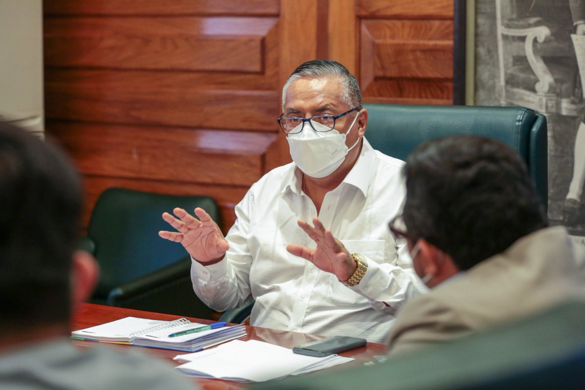 Minsa_Peru's tweet photo. En #Minsa se realizó una mesa de trabajo para tratar las necesidades de infraestructura y equipamiento hospitalario de Piura. Participaron el ministro Hernán Condori Machado;  los congresistas @cesarrevillav, @MiguelCicciaV  y Manuel García; y el alcalde de Bernal, @boris_tum. https://t.co/40PxkZrpX2