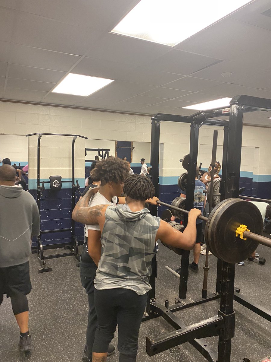 He gave us some motivation at the beginning of the week! Then decided to pop up and get some work with us! Thank you @Tavante4 for coming back and pouring back into our young men! #EARNIT