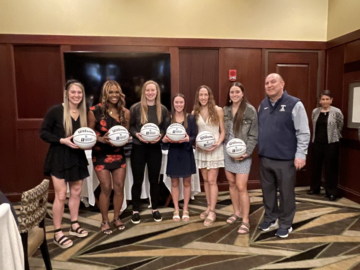 ccca402's tweet photo. NCAA team dinner🏀 Nice to see everyone out of sweats &amp; uniforms. Beautiful ladies inside and out 💙@TrineWBB @CoachRang https://t.co/v1kiVsqZVn