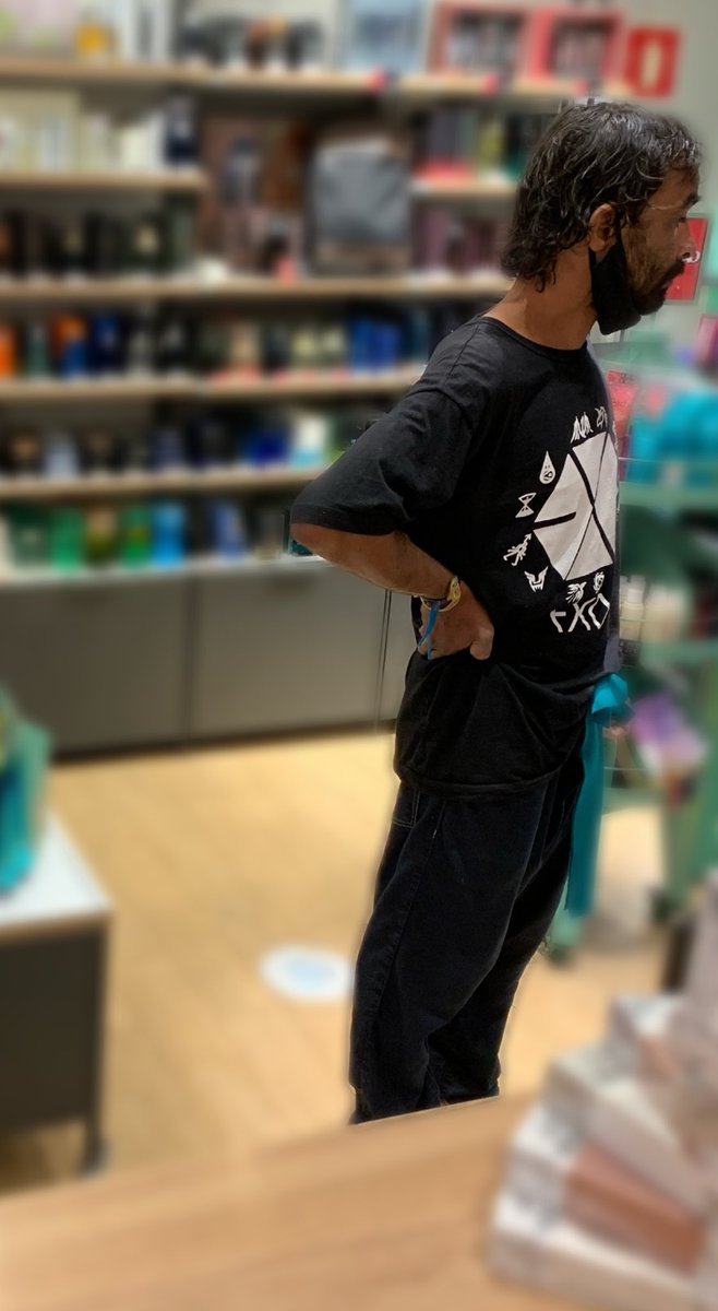 hongruela's tweet photo. Hoje eu fui assaltada por um cara que tava usando uma camisa do exo, grande dia https://t.co/TaULJmkHFS