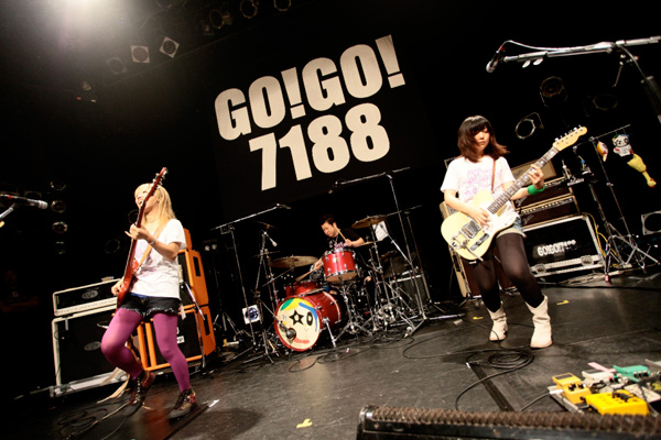 Ikon корейская группа. Биг бенг корейская группа. Go-go парни. Оксана базина. Гоу гоу мужской.