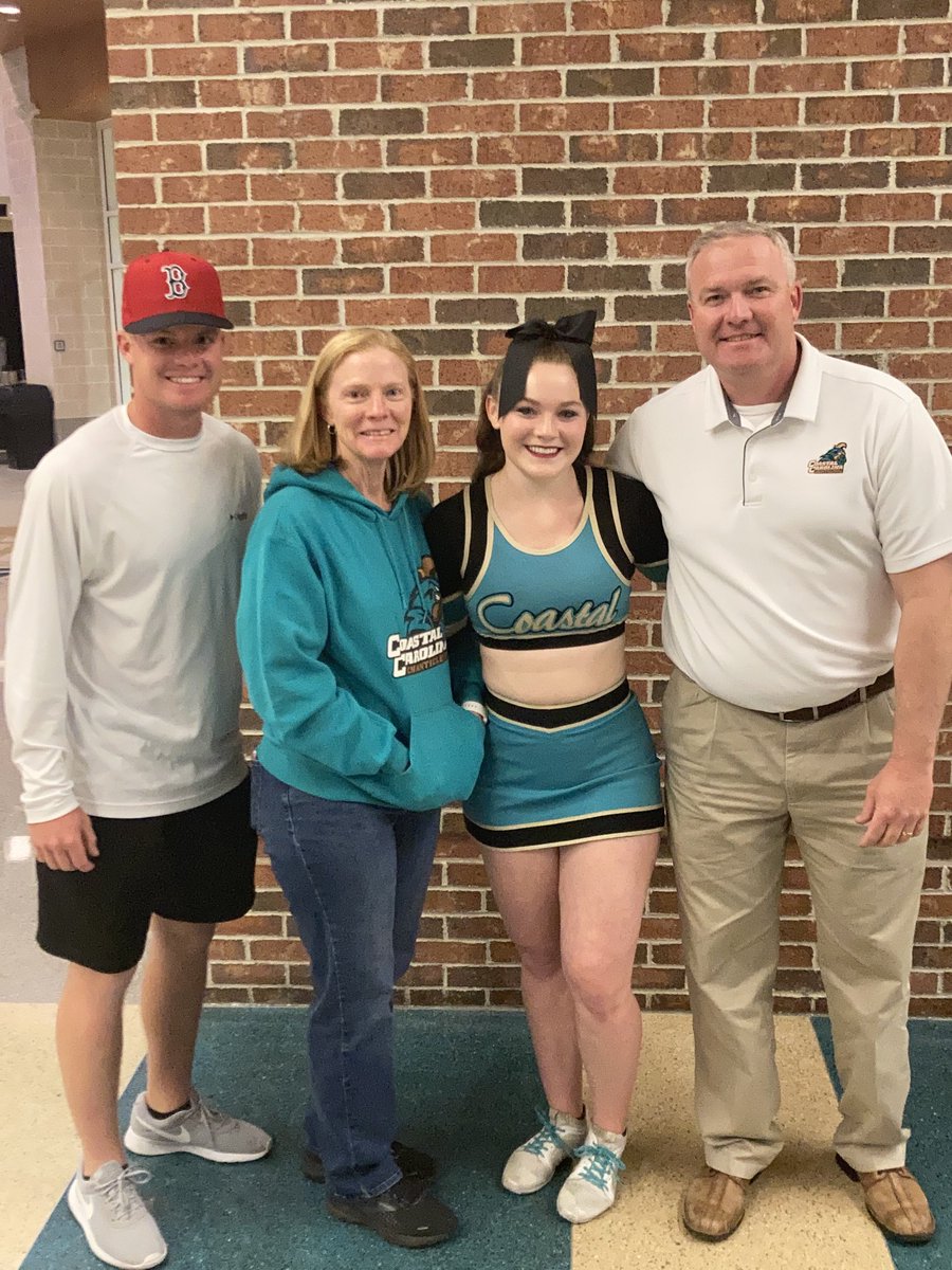 TutenSam's tweet photo. Good Times!  Go Chants! https://t.co/rWb7OqV16J