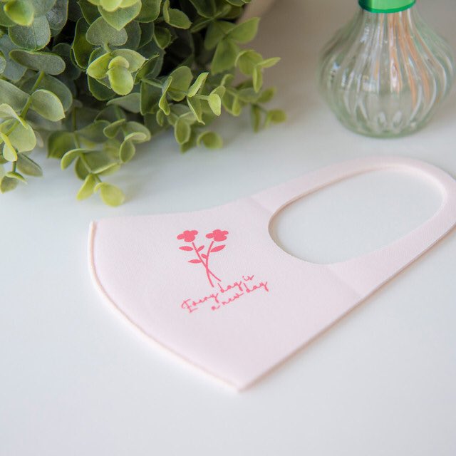 おはよううございます☀
昨日の地震凄かったですね…皆さんご無事でしたか？
中の人はお風呂から飛び出しました😌

私のことはさておき、

花粉が元気に飛ぶ回っているこの季節、ますますマスクが手放せませんね！
という事で！

春らしい色合いでオシャレ度もＵＰ！😆✨
definitive.theshop.jp