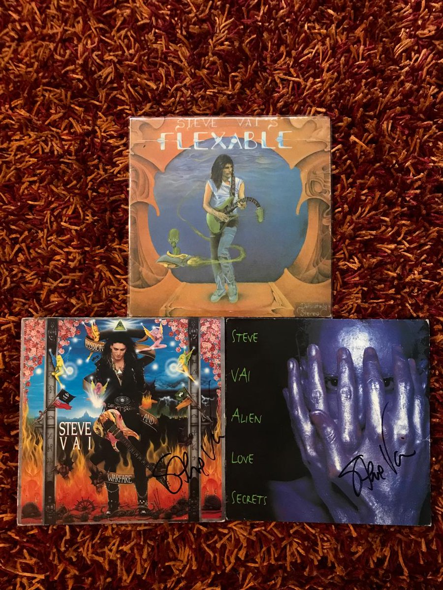 Ya van 3 vinilos de <a href="/stevevai/">Steve Vai</a>. Hoy llegó Flexable, edición de 1984. Requiero la firma de don Ciro
