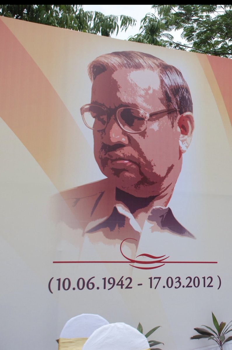 sjaju1's tweet photo. Remembering my father, my path setter, my soul keeper !!

तेरे बिना ज़िंदगी……

मैं साया हूँ तेरा ऐ मेरे हमराज़ 
तुम से बिछड़ कर किधर जाऊँगा मैं

मैं फूल हूँ ज़रा छूके तो मुझे देखो
ख़ुशबू सा सही बिखर जाऊँगा मैं

एक बार तो जी खोल के जी लो मुझे 
जहाँ चाहोगे फिर नज़र आऊँगा मैं https://t.co/EQrdN4SMCo