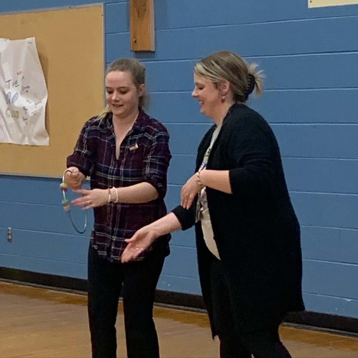 elkin_elem's tweet photo. Ended our #backinthegame day with some Staff {Personal} Development #relationships #teacherlife #buzzrings โค๏ธ๐๐ @elkincity https://t.co/ffe1ftfm5O