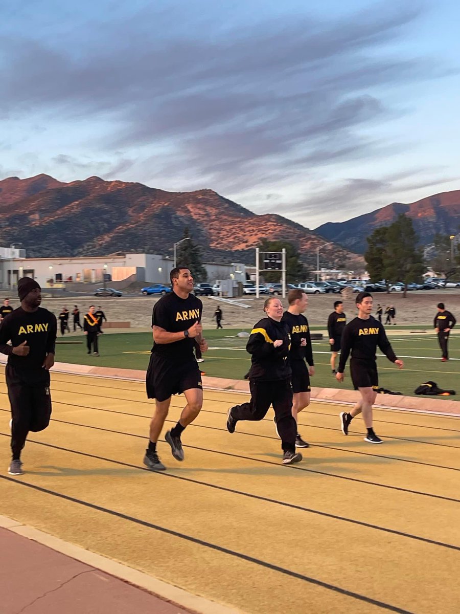 11thCSB's tweet photo. What did YOU do this #WorkoutWednesday?

Soldiers assigned to HHC 40th Expeditionary Signal Battalion got after it by conducted some heartfelt Army Combat Fitness Test (ACFT) preparation.  💪🏃‍♂️

#ACFTPrep | #ACFT | #PhysicalTraining | #AlwaysReady | #WarriorWednesday https://t.co/N24E3mgMD3