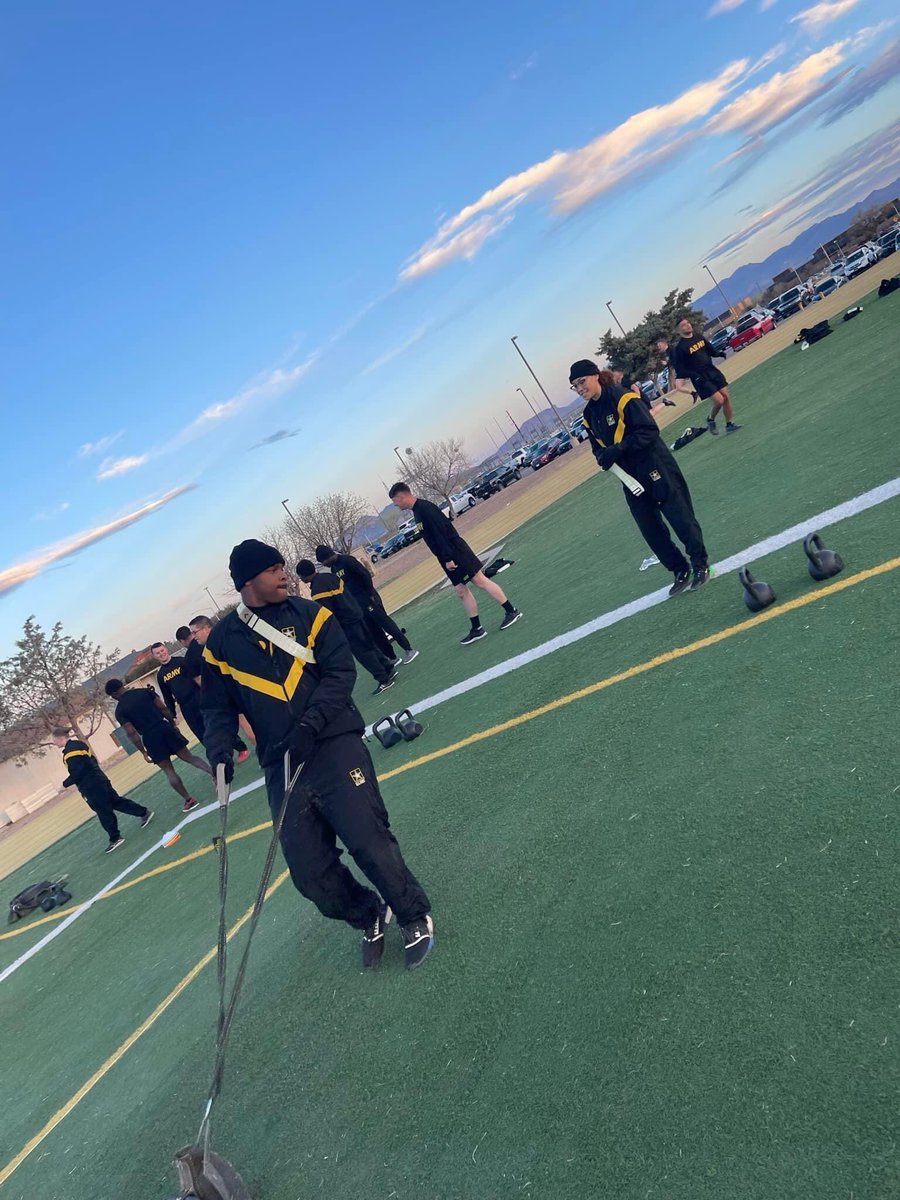 11thCSB's tweet photo. What did YOU do this #WorkoutWednesday?

Soldiers assigned to HHC 40th Expeditionary Signal Battalion got after it by conducted some heartfelt Army Combat Fitness Test (ACFT) preparation.  💪🏃‍♂️

#ACFTPrep | #ACFT | #PhysicalTraining | #AlwaysReady | #WarriorWednesday https://t.co/N24E3mgMD3
