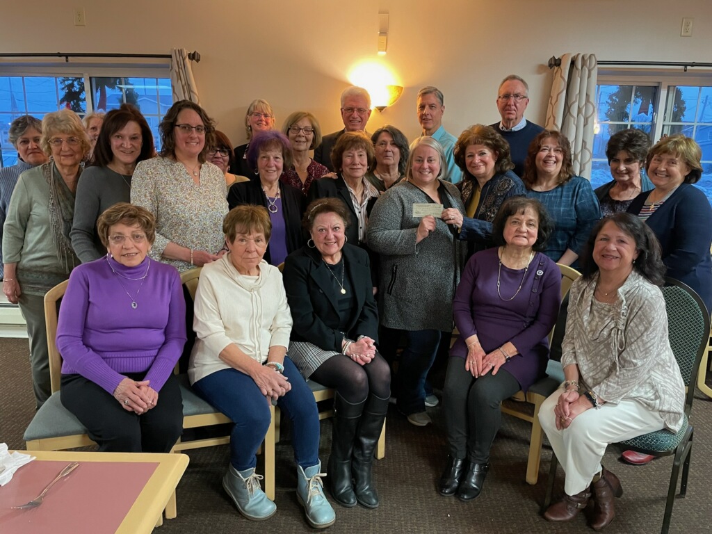 FoodBankofCNY's tweet photo. So much support in one picture! 🥰 Many thanks to our friends at Catholic Daughter s of America for presenting us with a donation of $500 in support of our work on #Oneida county, including our monthly #FreshFoods distribution in #Rome. 

#TogetherWeCanSolveHunger💛🌾 https://t.co/MIZFnlCf2A
