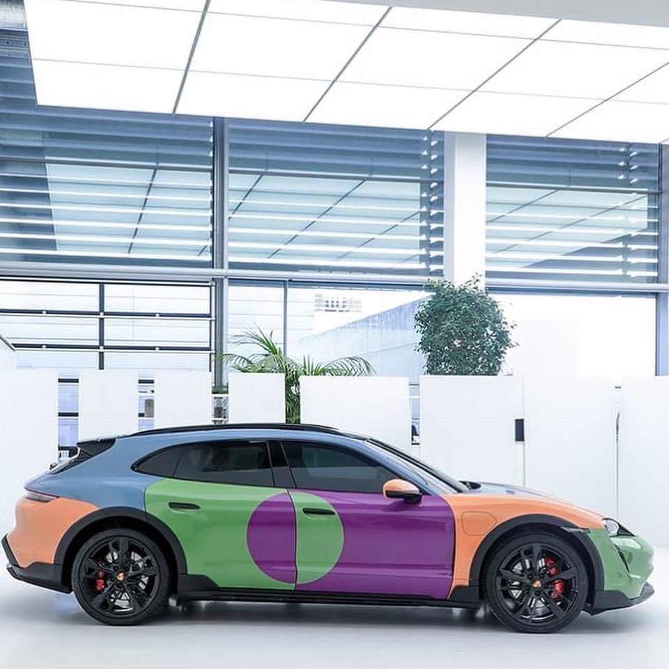PorscheHellas's tweet photo. Porsche Taycan 4 S.
Δια χειρός Sean Wotherspoon. Πρώτο δείγμα μιας νέας συνεργασίας. Πως σας φαίνεται;
#PorscheHellas #Porsche #PorscheTaycan4S #staysafe #motodynamics #MoveExperienceLive https://t.co/e2wWW7zDWy