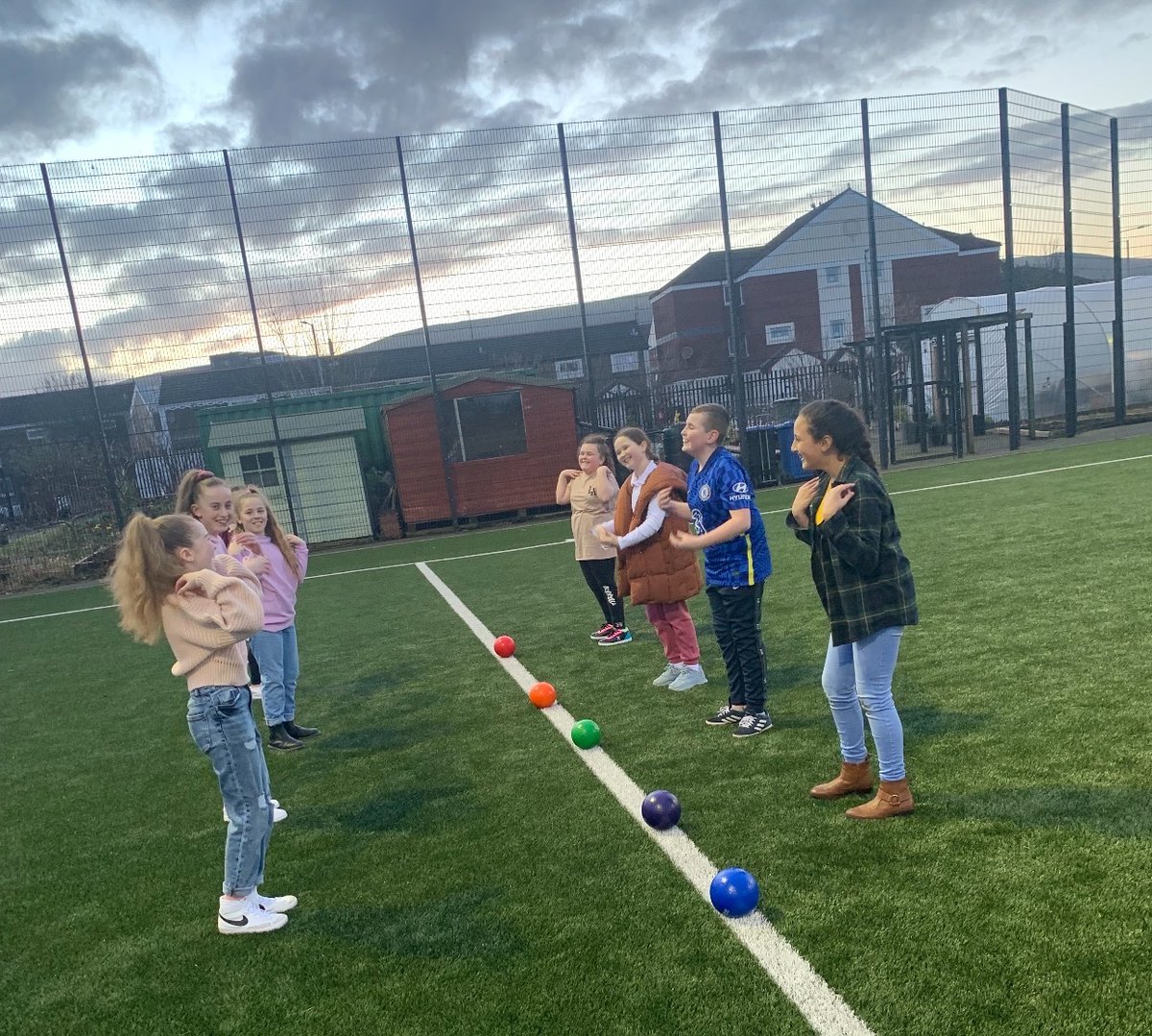 GrosvenorCommu2's tweet photo. Enjoying the brighter nights & getting our team games on outdoors #HealthyNights #PitchLife @eayouthservice @belfastcc https://t.co/TYEQNpbtbj