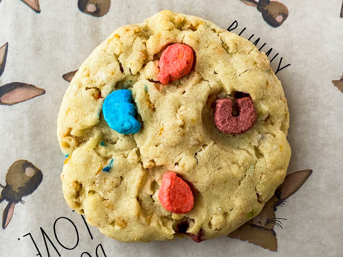 sweetroars's tweet photo. Lucky Crunch cookie is back! On the menu for tomorrows St Pattys Day Pop-Up @ Twenty24 Bar and grill
Catch us outside with local vendors, food & more 🍀
#cookies #luckycharms #luckycrunchcookie #cornflakecrunch #houstonevents #houstonstpatricksday #houstonlifestyle https://t.co/oAhmikFm1N