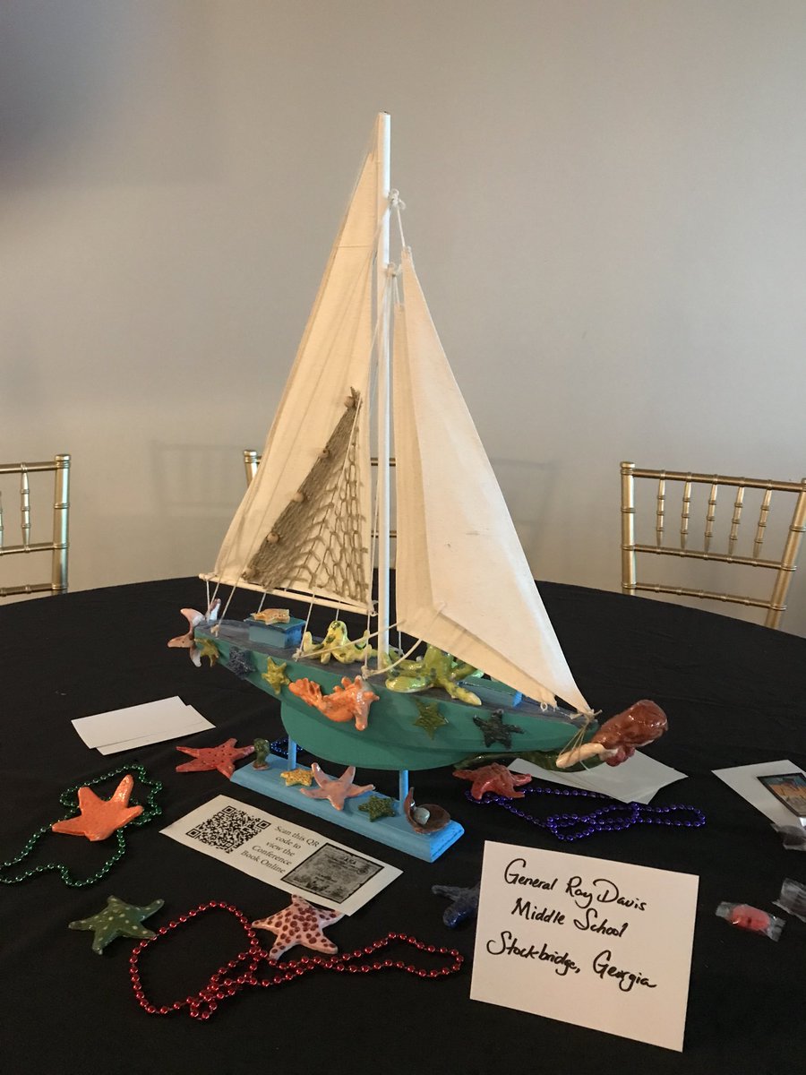 RCPSFineArts's tweet photo. What an awesome centerpiece from General Ray Davis MS for our “Find Your Treasure” GAEA Conference!!! Thank you Katy King and your awesome students! #RCPS Fine Arts #GRDMS #ArtsEsGA https://t.co/MeHEn9eLQT