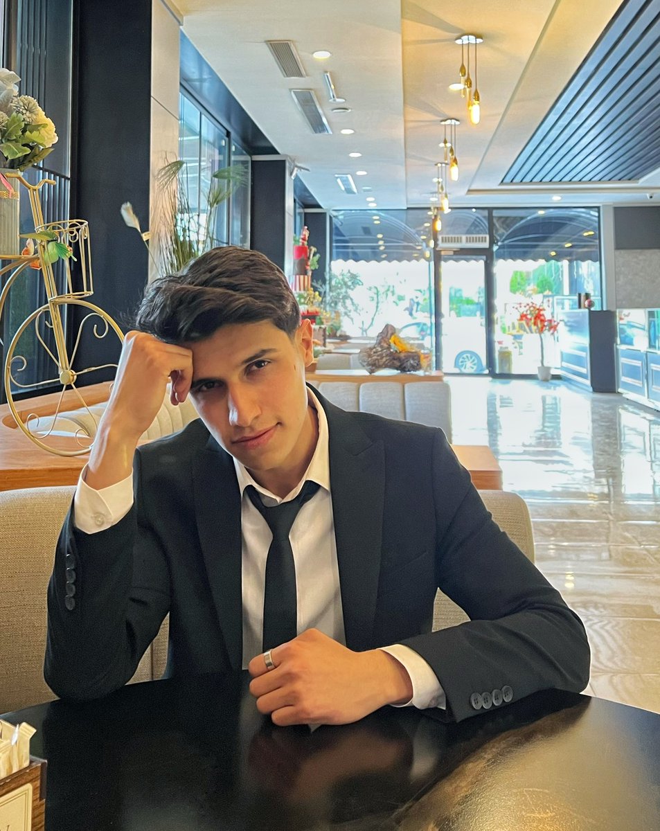 Mattinly1's tweet photo. POV : we’re on a date https://t.co/cmfI0MkY6n