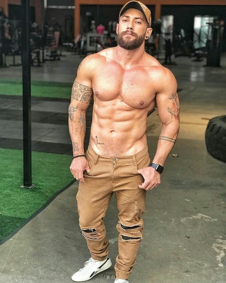 накаченные парни с бородой. стиан бьорнс. брутальный мужчина с бородой. накаченный с бородой. Stian bjornes возраст.