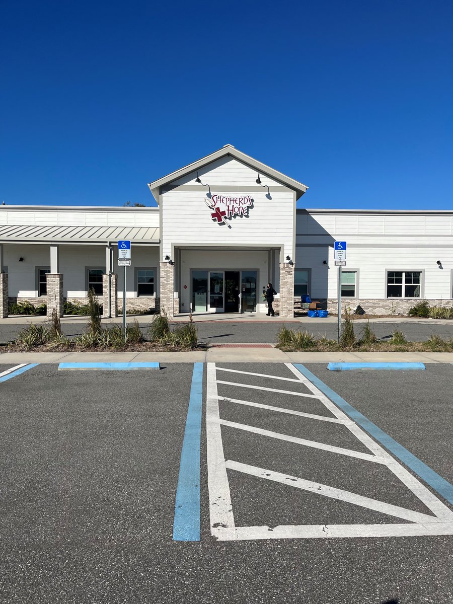 SuperiorRigging's tweet photo. Recently Superior had the privilege of donating a 75-ton crane to assist Energy Air and Westbrook Mechanical in setting the Equipment they donated to  @ShepherdsHope in Winter Garden, FL.

#SRE is thankful to be part of such an amazing project! #MakingTheToughLookEasy https://t.co/N2RTpdT8XX